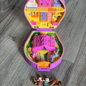 Polly Pocket COMPLETE 1994 Pony Ridin Show vintage with dolls, horse, + trophy